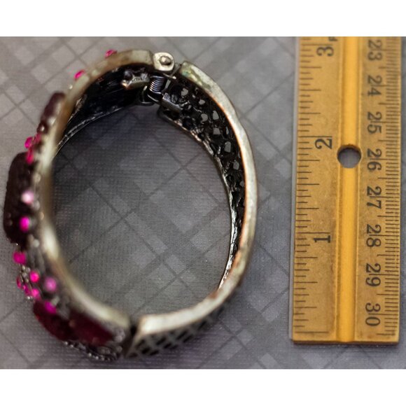 7 inch, Vintage Pink Faux Gems SIlver Tone Wavy Abstract Bangle - GX9 - Picture 3 of 3